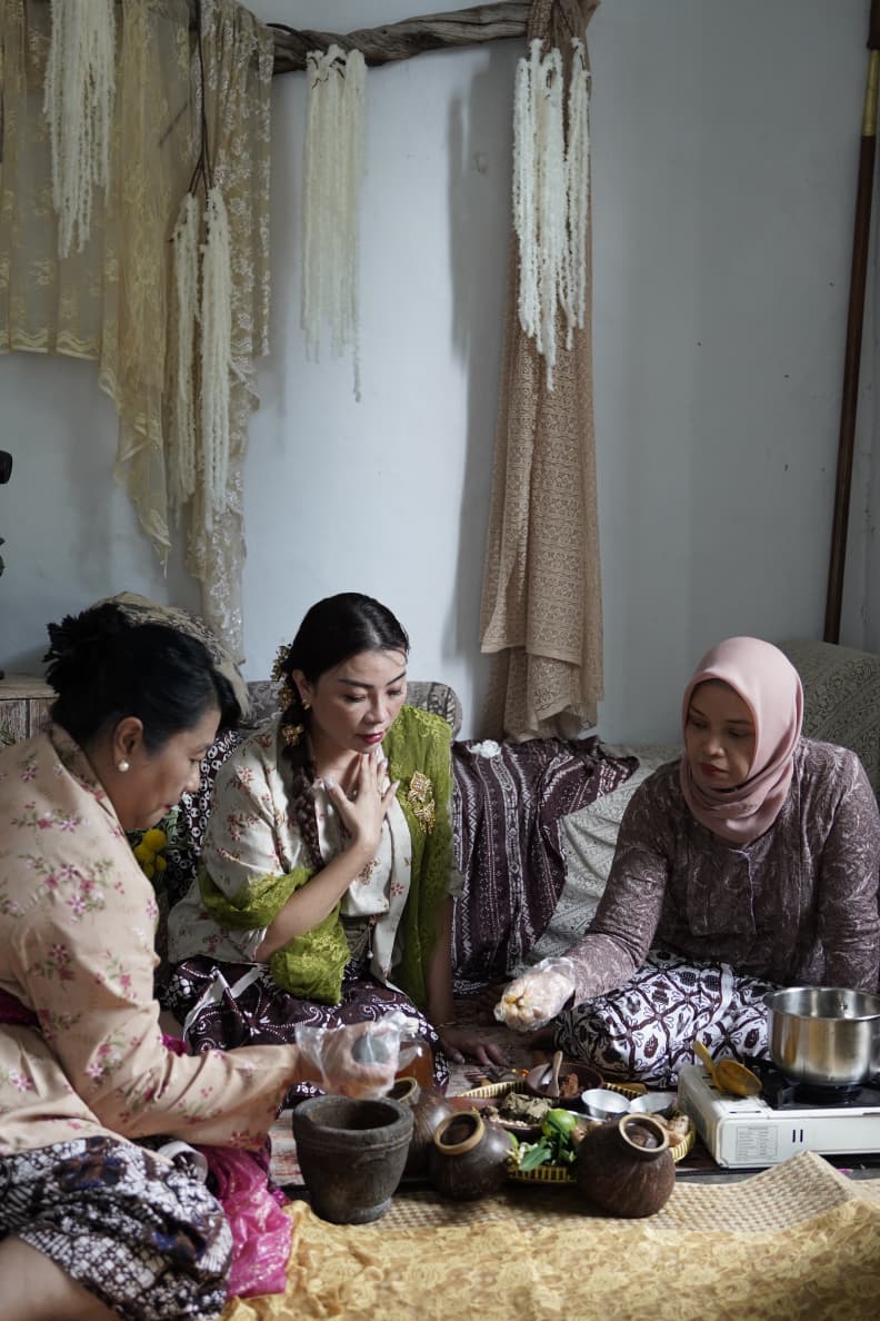 Workshop Pembuatan Jamu Galian Singset di Remen Jawi